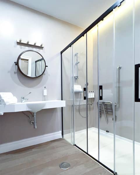 Honest Sevilla Apartments — bathroom