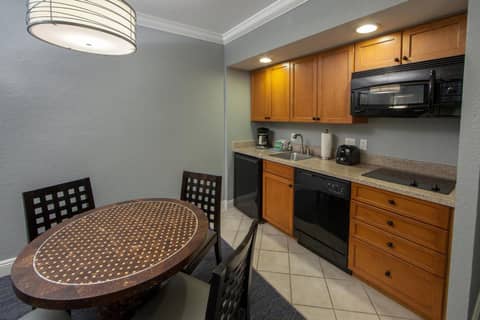Holiday Inn Club Vacations At Orange Lake Resort — kitchen