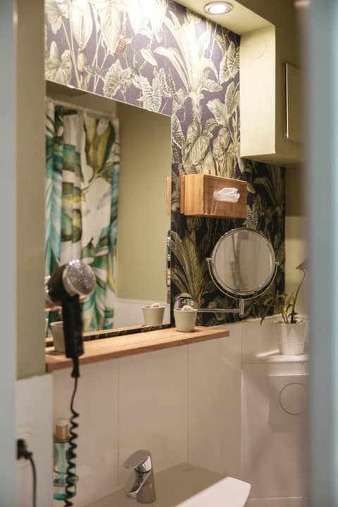 North-Hotel — bathroom