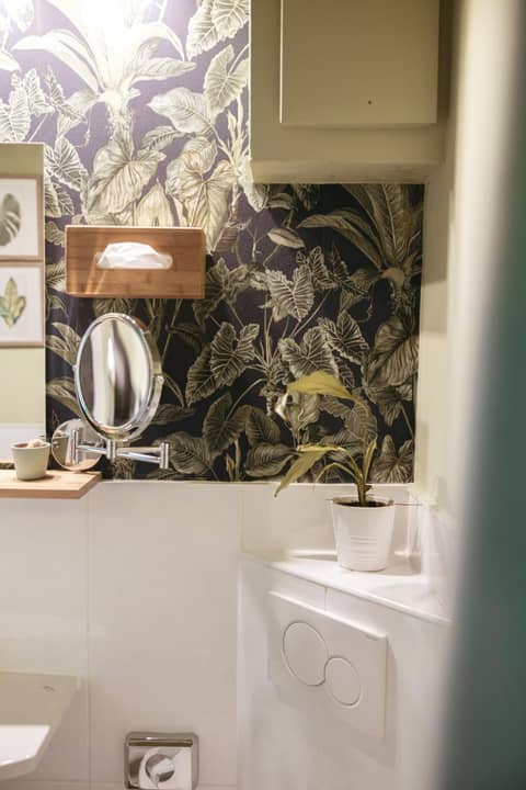 North-Hotel — bathroom