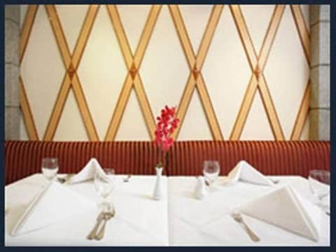 Majestic Suites Hotel — dining
