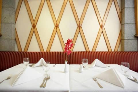 Majestic Suites Hotel — dining