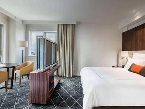 Swissotel Sydney — hotel room