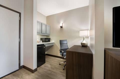 Comfort Suites Northlake — photo 5