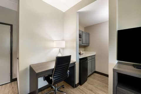 Comfort Suites Northlake — photo 7