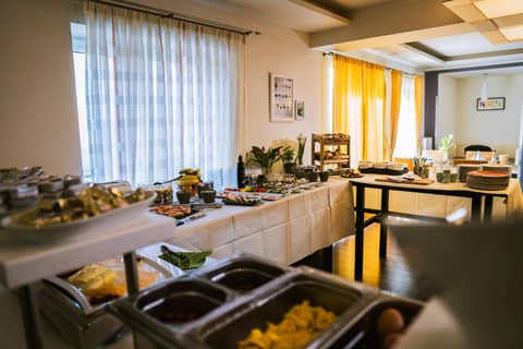 Hotel Flair — dining