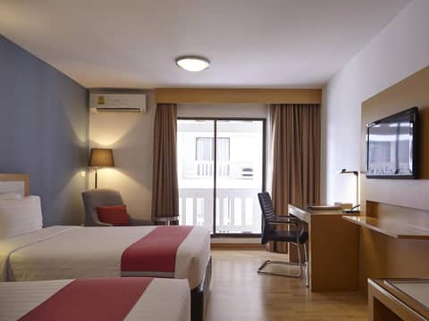 Maple Hotel — hotel room