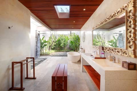Lumbini Luxury Villas and Spa — bathroom