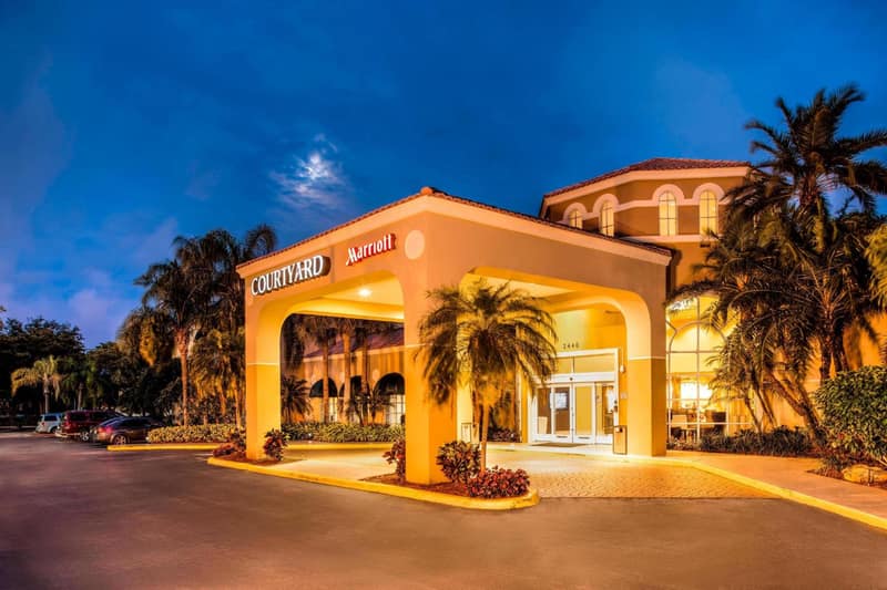 Courtyard by Marriott Fort Lauderdale North/Cypress Creek — building