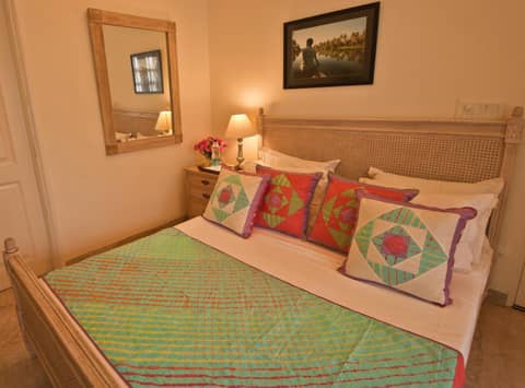 Colonel’s Retreat — hotel room