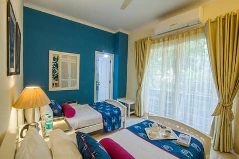 Colonel’s Retreat — hotel room