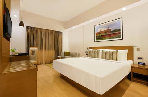 Lemon Tree Premier Delhi Airport — hotel room