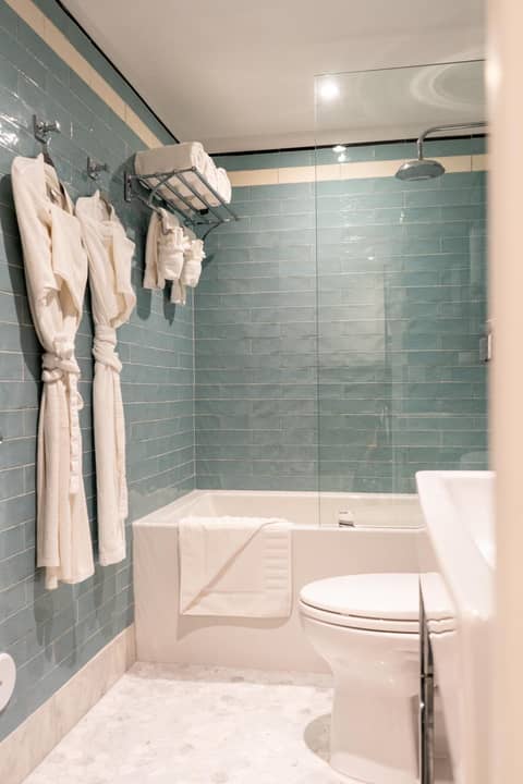 Nassau Suite South Beach, an All-Suite Hotel — bathroom