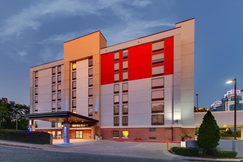 Holiday Inn Express & Suites Atlanta Perimeter Mall Hotel by IHG — building