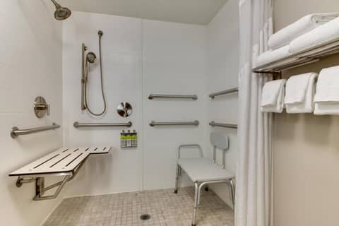 Holiday Inn Express & Suites Atlanta Perimeter Mall Hotel by IHG — photo 4