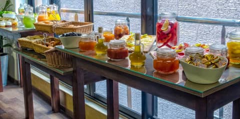 Yaad City Hotel — dining