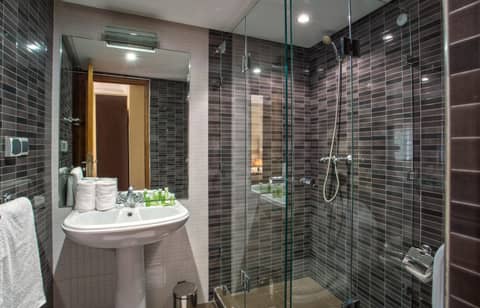 Yaad City Hotel — bathroom