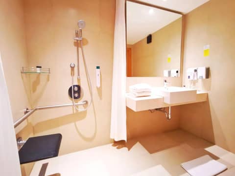 Holiday Inn Bengaluru Racecourse by IHG — photo 4
