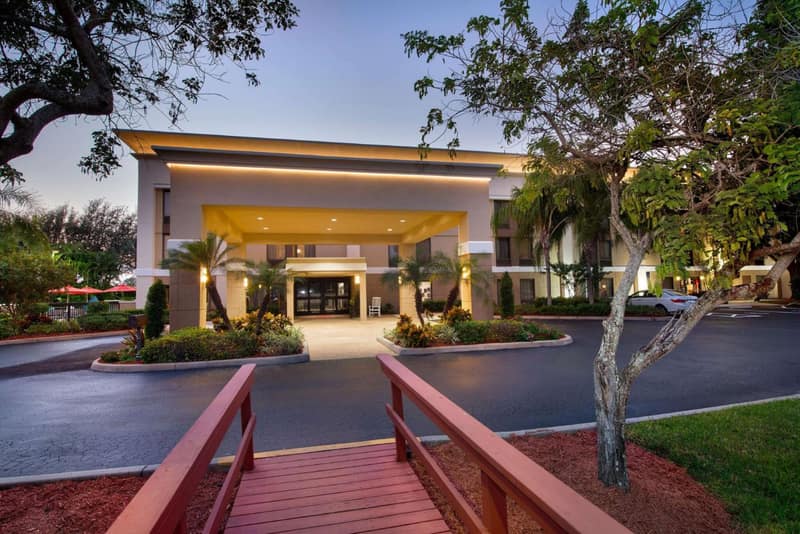 Hampton Inn Naples - I-75 — building