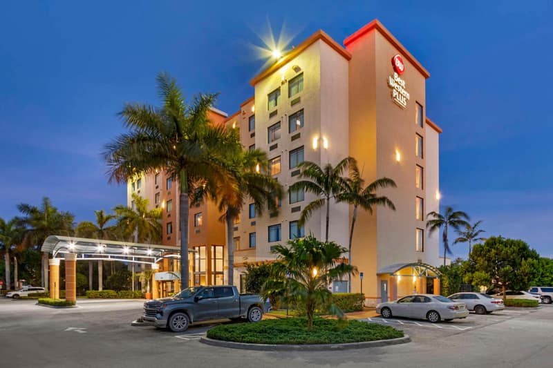 Best Western Plus Miami Executive Airport Hotel and Suites — building