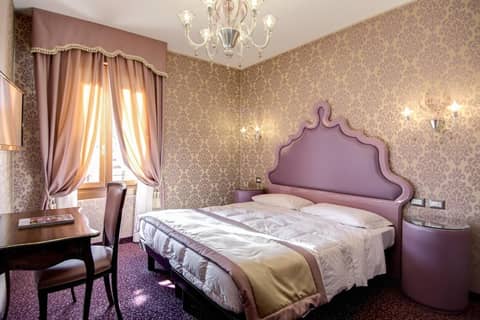 Domus Cavanis — bedroom