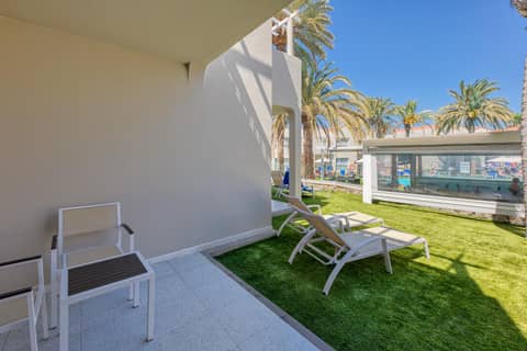 Hotel LIVVO Koala Garden — balance & terrace