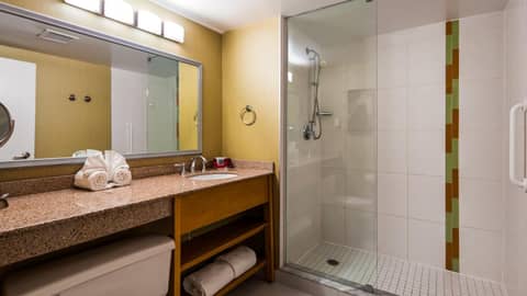 Best Western Premier Toronto Airport Carlingview Hotel — photo 2