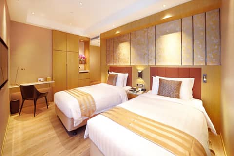 Grand Dragon Hotel — hotel room