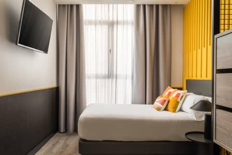 BYPILLOW Crosstown — hotel room