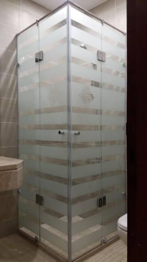 Grand Palace Hotel — bathroom