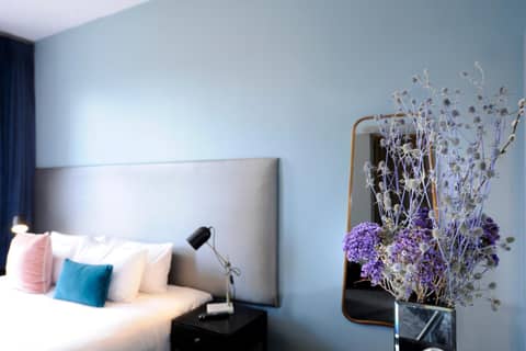 The Stirling Arms Hotel — hotel room