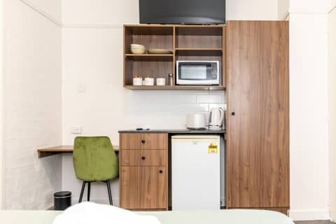Salisbury Hotel Motel — kitchen