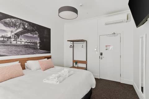Criterion Hotel Sydney — hotel room