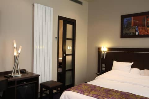 Hotel Choiseul Opera — hotel room