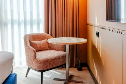 Cenica Porto Hotel Curio Collection By Hilton — hotel room