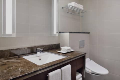 Delta Hotels by Marriott City Center Doha — bathroom