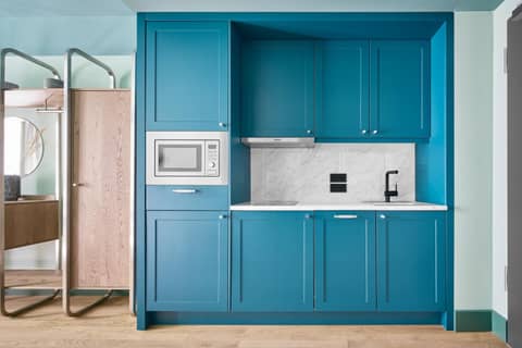 Schwan Locke — kitchen