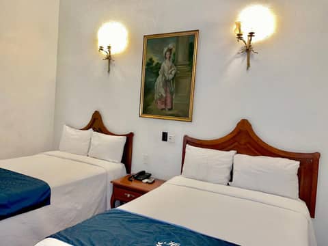 Hotel Frances — bedroom