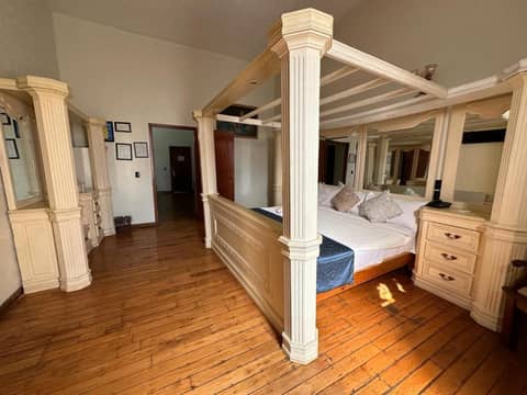 Hotel Frances — bedroom
