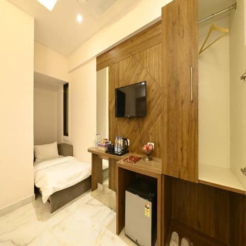 Hotel Avalon Palms Agra — photo 9