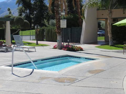 Travelodge by Wyndham Palm Springs — recepcion & lobby