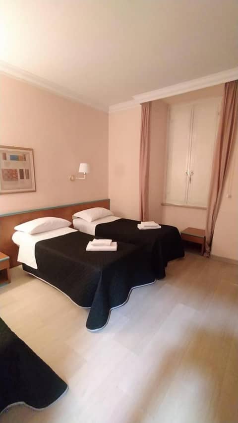 Hotel Center 1 — hotel room