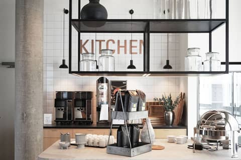Four Points Flex by Sheraton Copenhagen Arena — kitchen