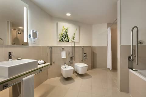 Traders Hotel Qaryat Al Beri — bathroom