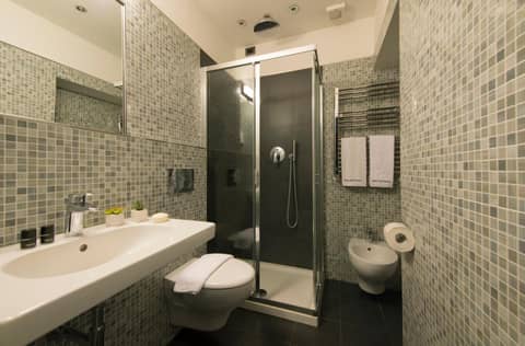 Hotel San Francisco — bathroom