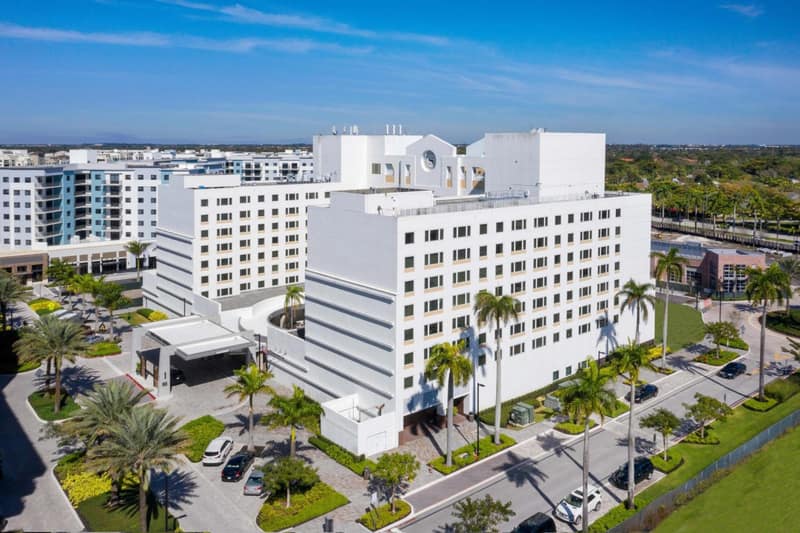 Sheraton Suites Fort Lauderdale West — building