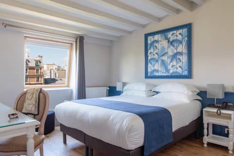 Hôtel Saint Martin Bastille — hotel room