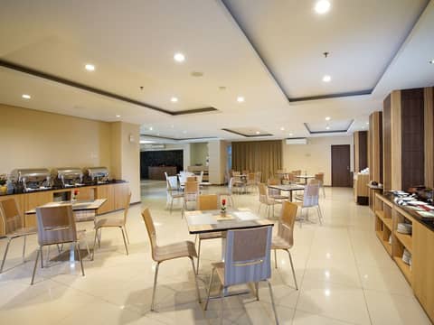 Top Malioboro Hotel — dining