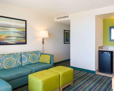 Comfort Suites Beachfront — photo 7
