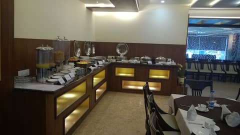 Hotel Seven Hills Tower — dining